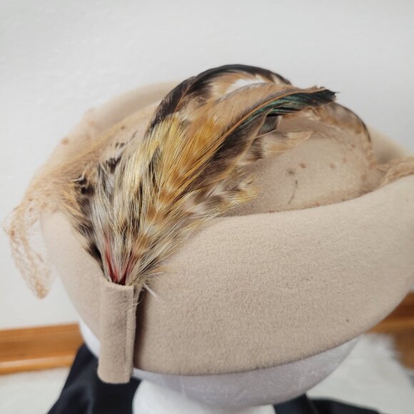 Vintage Bollman Pillbox Hat Doeskin Felt 100% Wool Feathers Beige USA Made Vtg - Picture 7 of 16